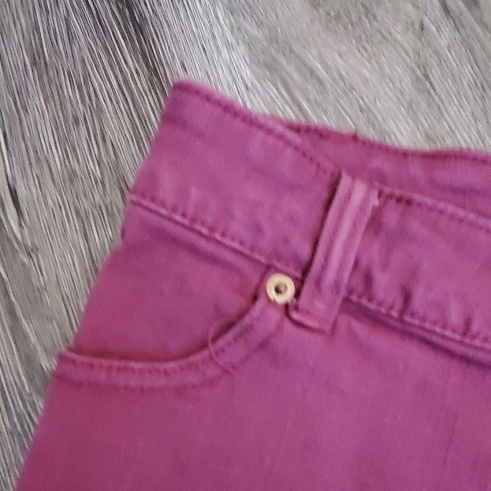Cotton On Cutoff Shorts - Picture 3 of 5